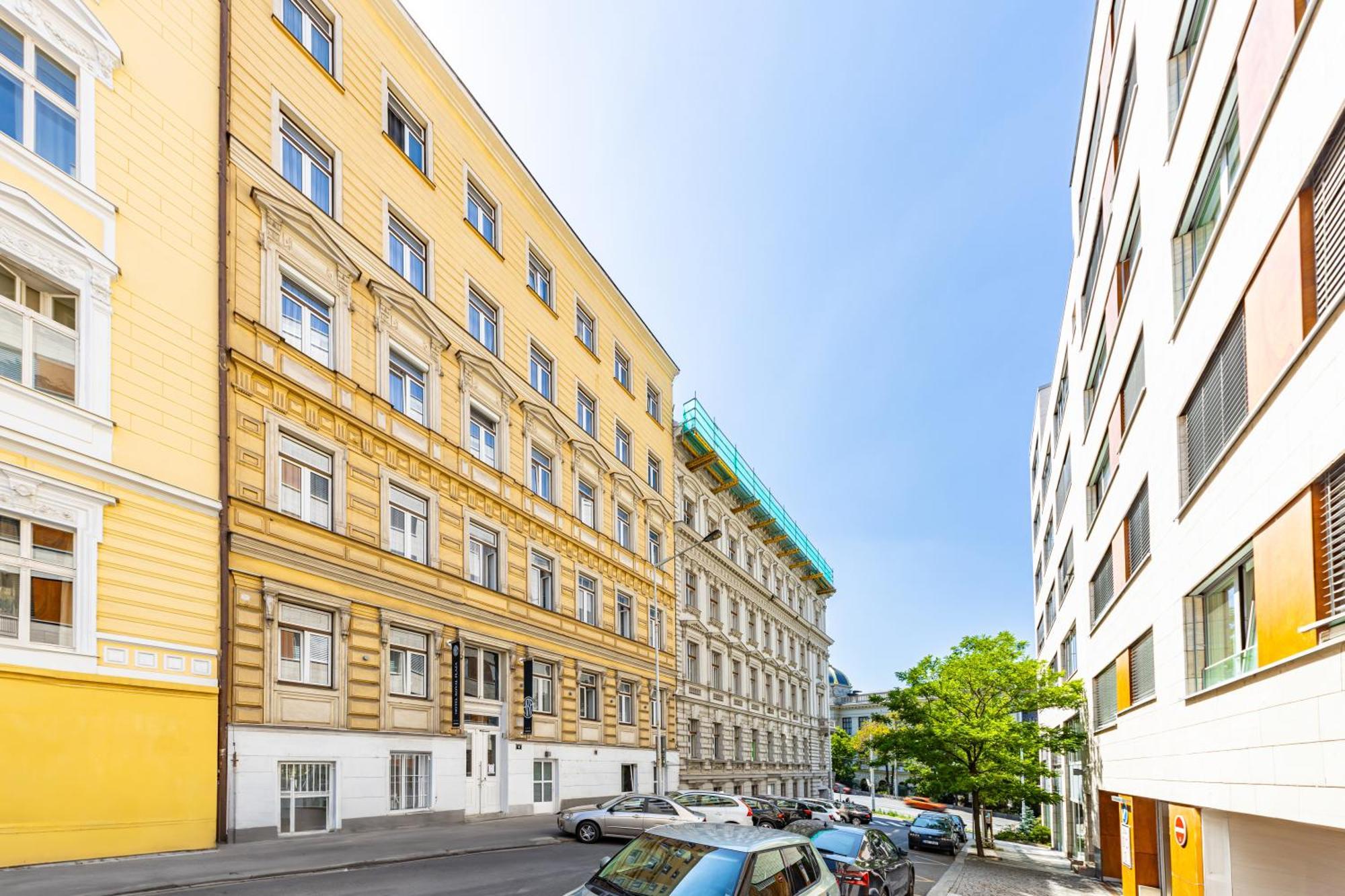 Отель A1 Royal Plaza Прага Экстерьер фото